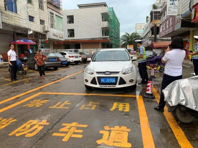 新澳2025正版免費資料和违停车堵消防车被掀与违停车堵消防车被掀翻